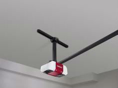 Chain Chamberlain garage door opener mounted on ceiling